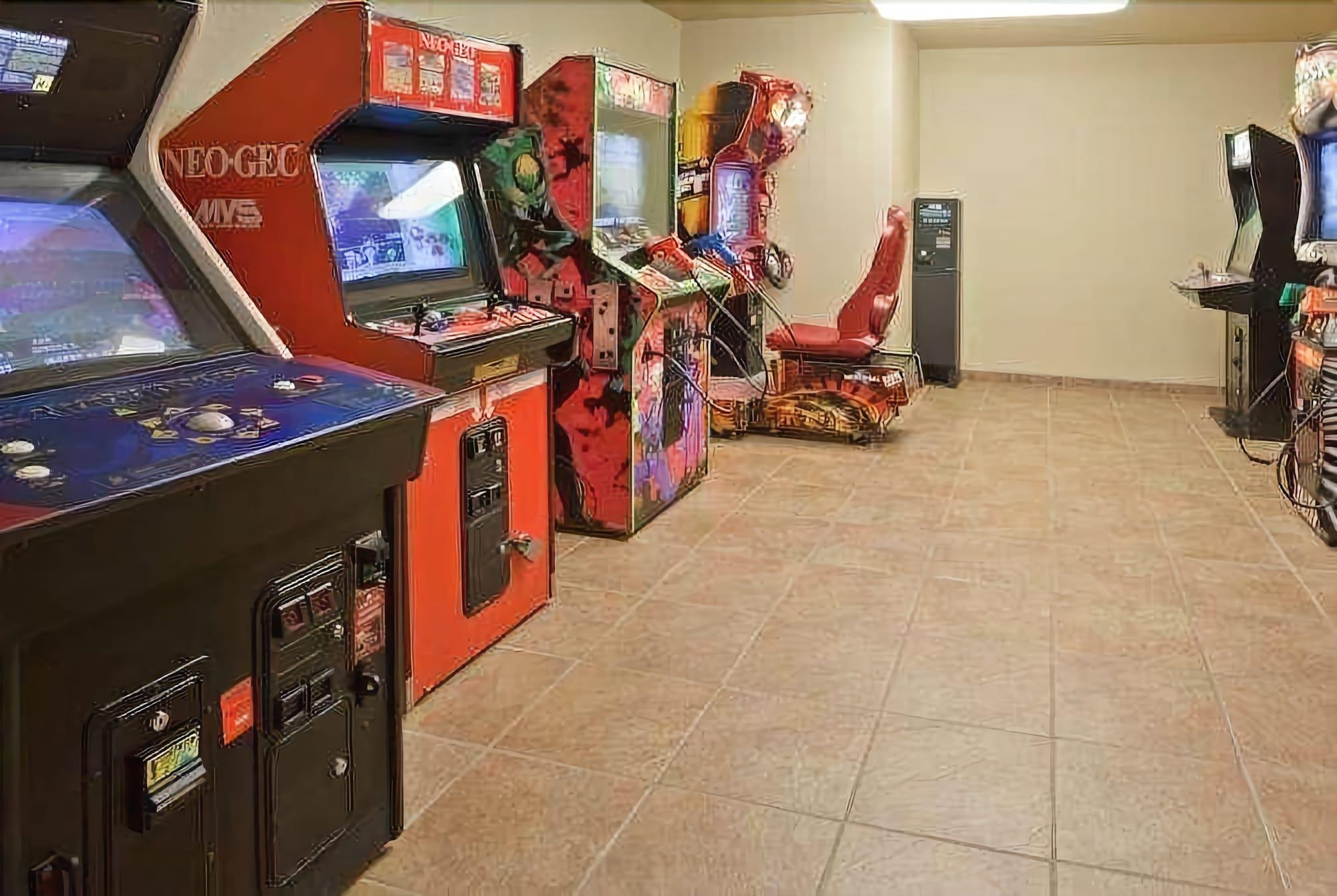 ホリデイ イン エクスプレス & スイーツ スタージス エクステリア 写真